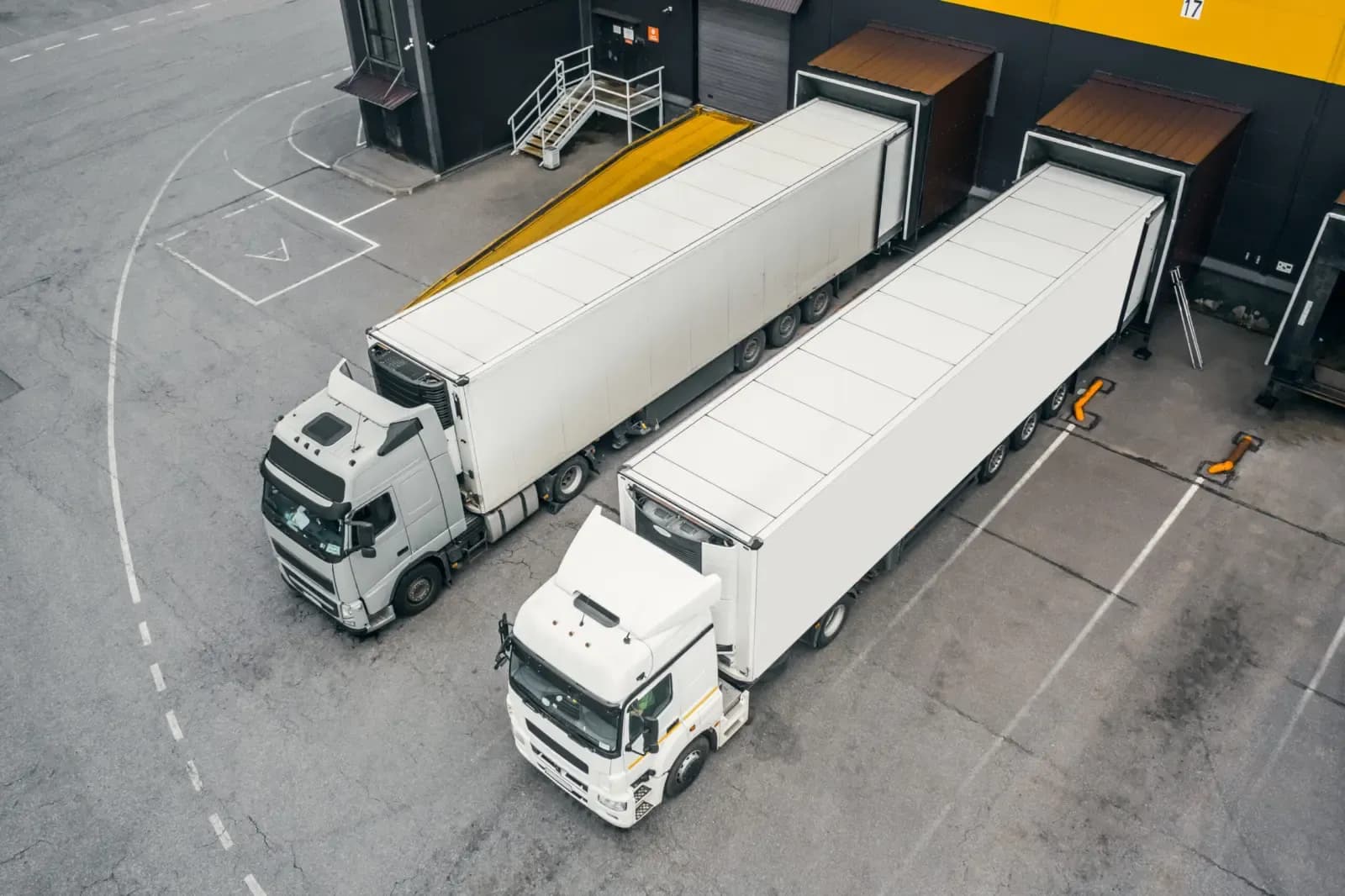 Full Truckload (FTL) vs Less Than Truckload (LTL) Shipping