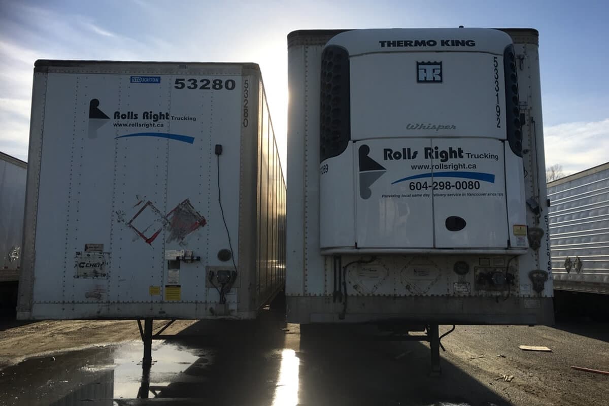 A Rolls Right dry van beside a Thermo King refrigerated trailer