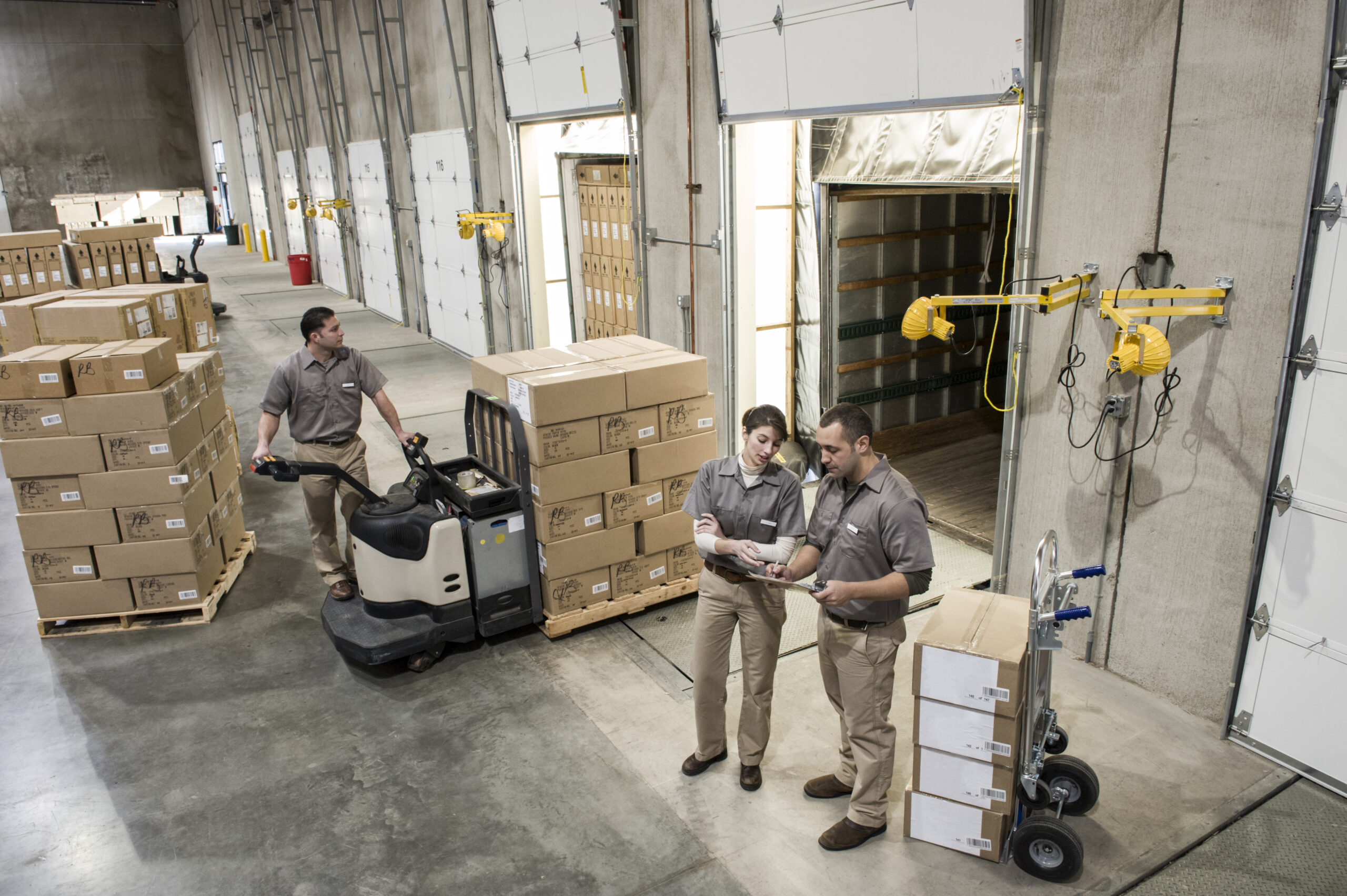 Cross docking: The Definition, Advantages and Disadvantages